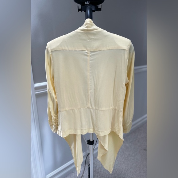 Suzy Shier Blazer in Pale Yellow - Picture 2 of 4